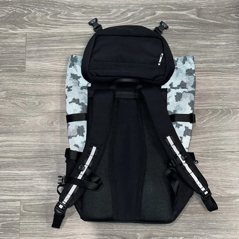 Oakley camo backpack. NWOT